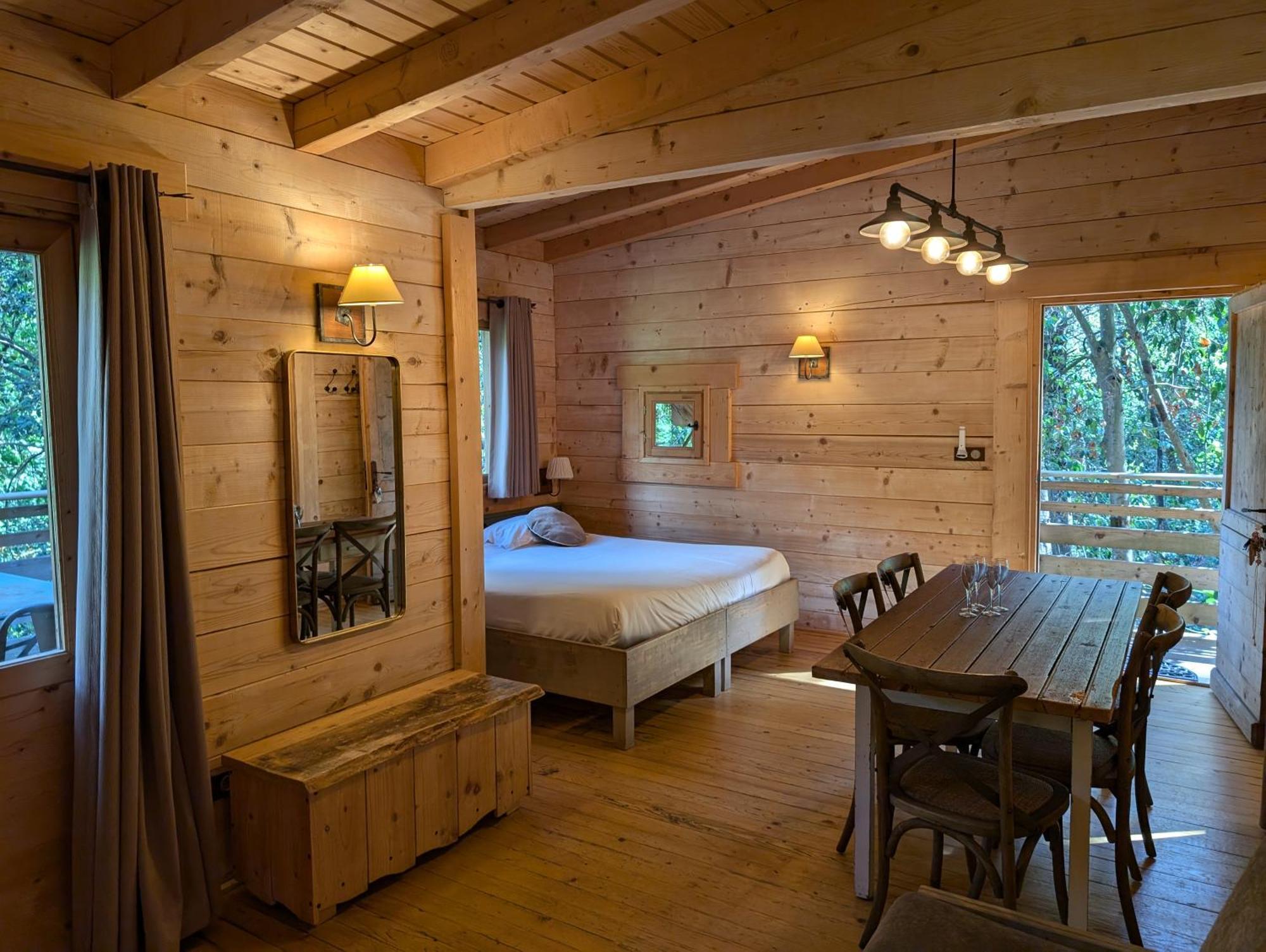 Les Cabanes Dans Les Bois Logis Hotel Villedubert Exterior foto