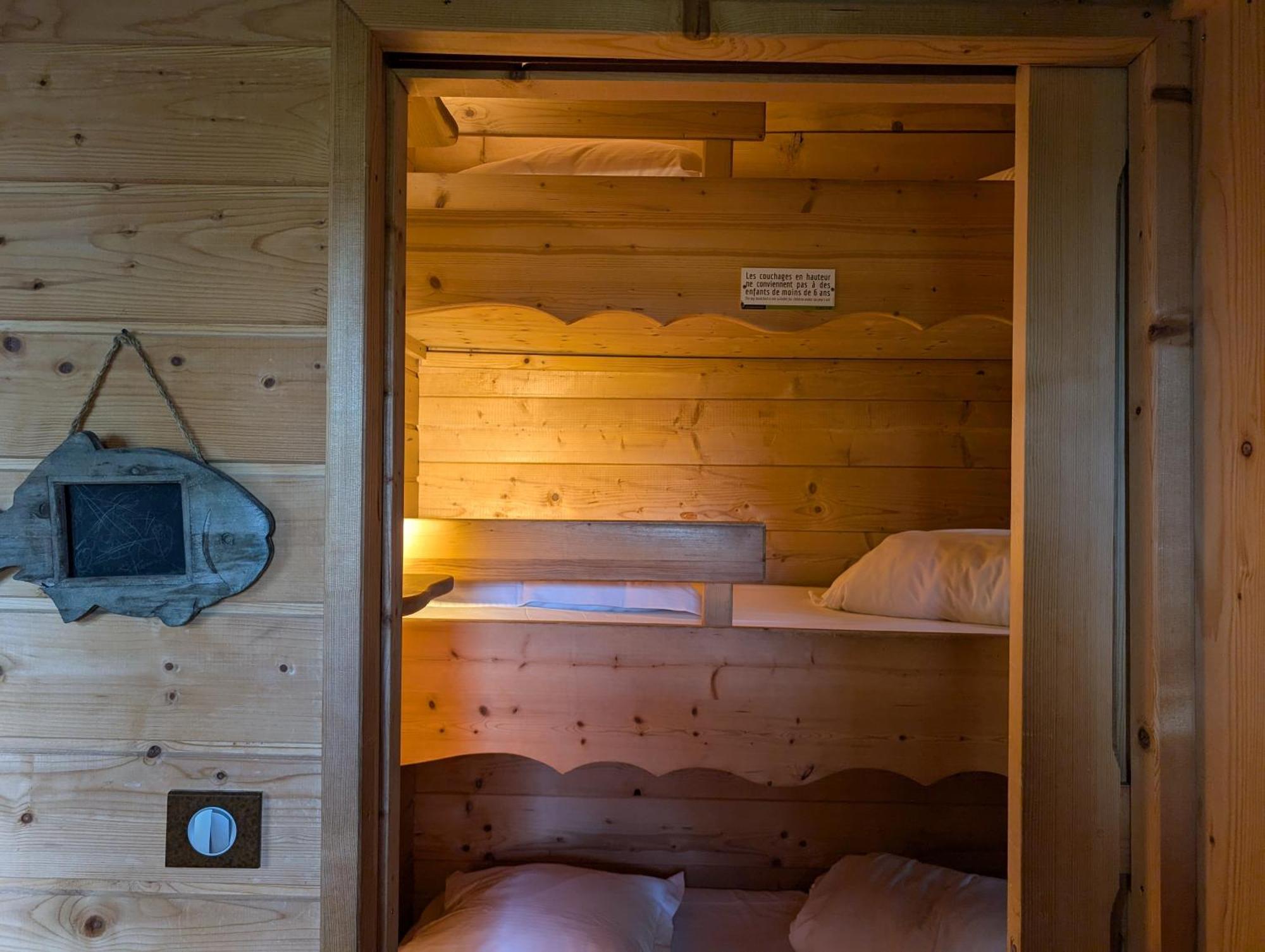 Les Cabanes Dans Les Bois Logis Hotel Villedubert Exterior foto