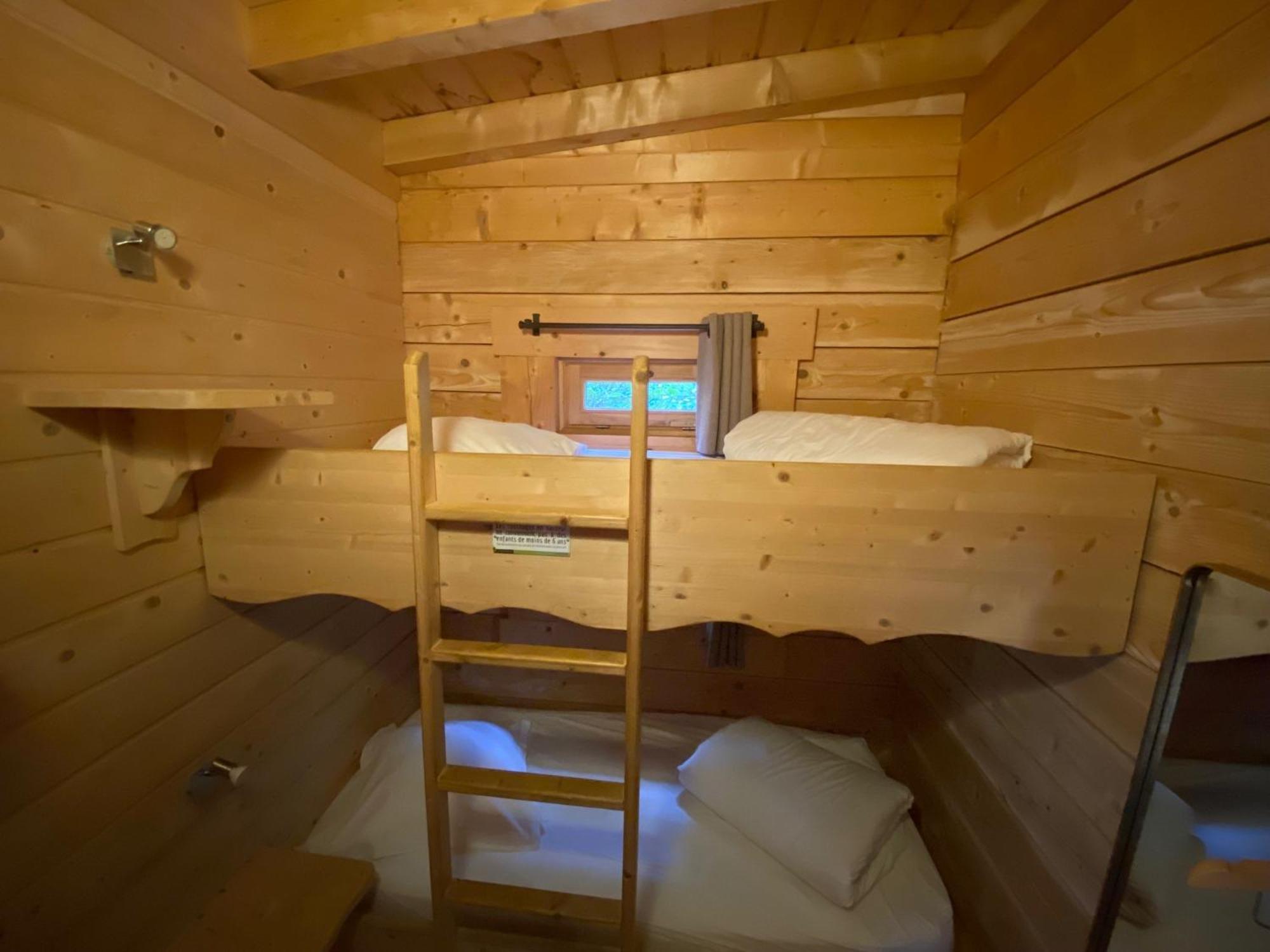 Les Cabanes Dans Les Bois Logis Hotel Villedubert Exterior foto